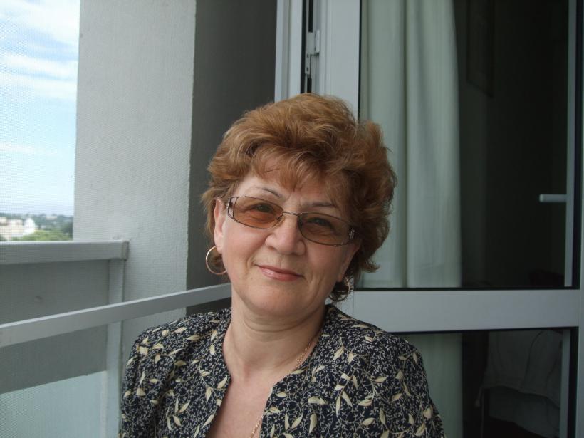 Scriitorul prof. Lina Codreanu: &quot;Scrisul, bucuria de a împărţi din roadele gândirii mele, aşa cum împărţea bunica pâinea aburindă nepoţilor”