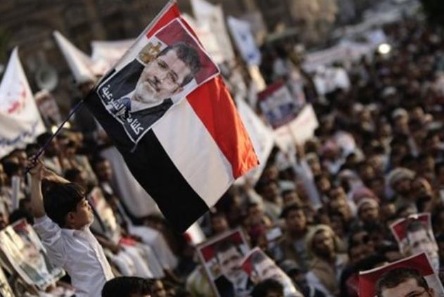 529 de susţinători ai lui Morsi, CONDAMNAŢI LA MOARTE de un tribunal din Egipt