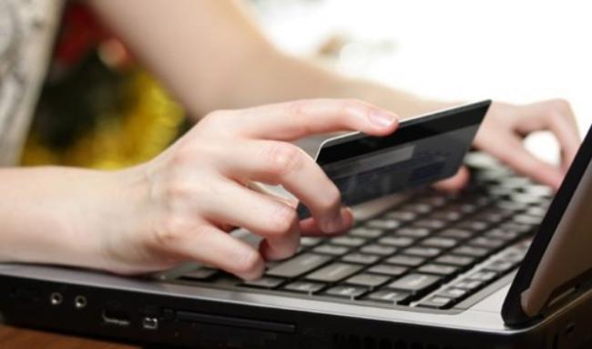  Românii au plătit 6,6 milioane lei taxe şi impozite cu cardul pe Internet, în primele luni din 2014