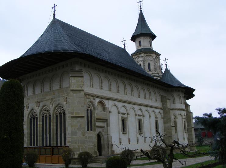 Mănăstirea Putna va fi restaurată. Dragnea a semnat un contract de peste 3 milioane de euro