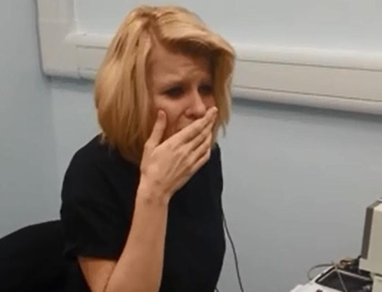 REACŢIE INCREDIBILĂ! Momentul în care o femeie surdă aude pentru prima dată, după 39 de ani (VIDEO)