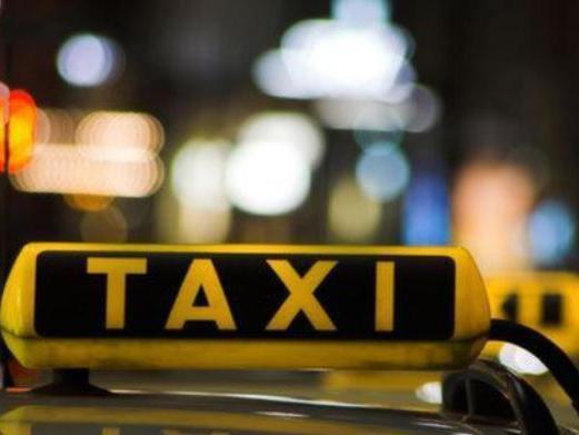  Razie printre taximetriştii de la aeroporturi: 150 de sancţiuni aplicate