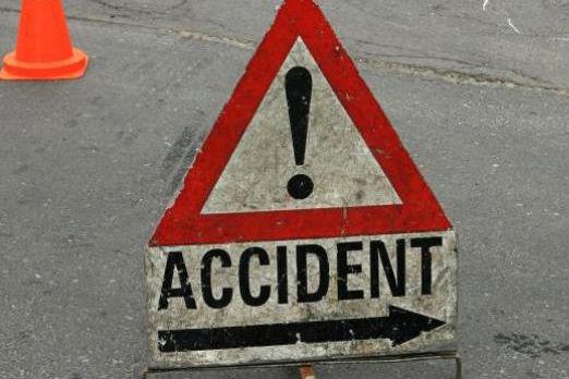 Argeş: Un mort şi şapte răniţi într-un accident de microbuz produs pe DN 7