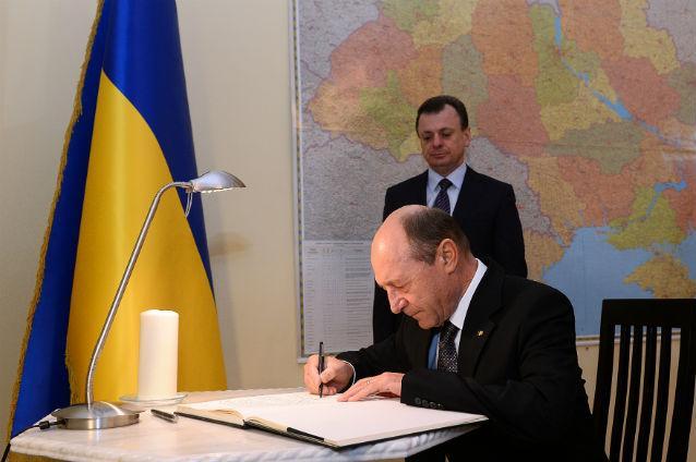 Condamnată de două ori pentru escrocherie, graţiată de Traian Băsescu