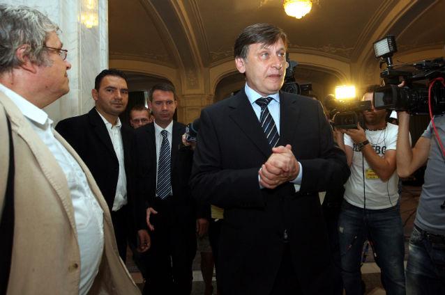 Antonescu: Domnul Băsescu doreşte să fie prim-ministru şi asta nu putem negocia