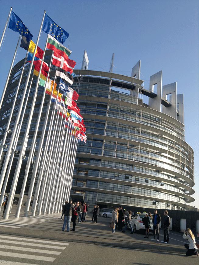 Şapte comisari europeni vor candida la algerile europarlamentare