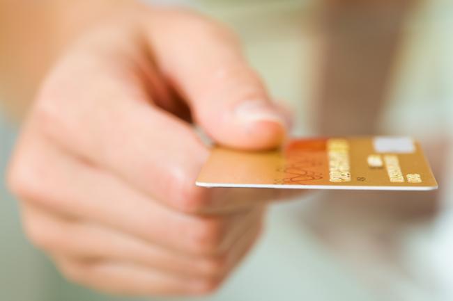 Comisioanele pentru plata cu cardul ar putea fi limitate