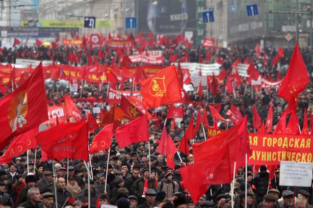24% dintre ruşi doresc reîntoarcerea la socialism. Aproape jumătate resping modelul occidental de dezvoltare