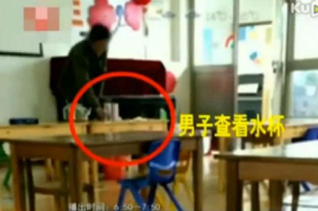 De la o vreme ceaiul mirosea bizar... Ce au descoperit educatoarele unei grădiniţe după ce au montat camere ascunse în clasă (VIDEO)