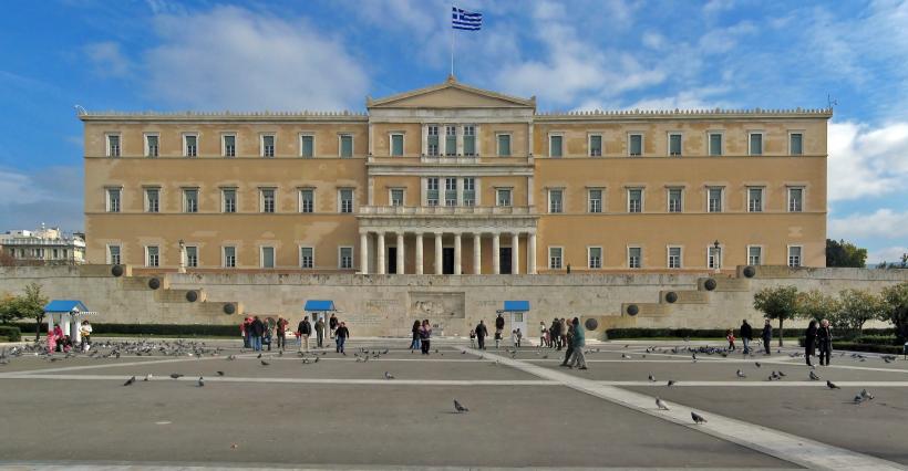 600 de euro amendă pentru cafeneaua din Parlamentul Greciei. Nu respecta legislaţia antitutun