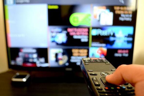  Românii nu se despart de televizor. Numărul abonaţilor TV a crecut cu 6%