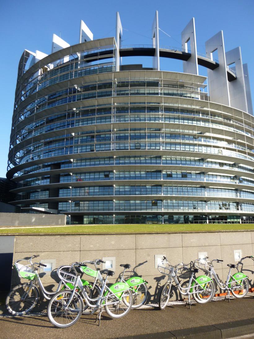 Parlamentul European adoptă noi reguli pentru finanțarea partidelor politice și a fundațiilor afiliate