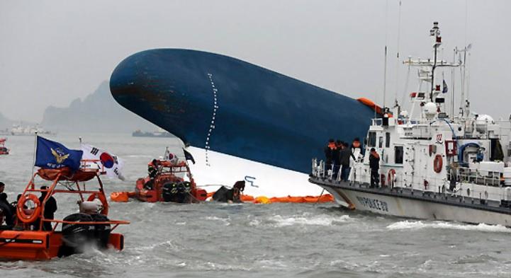 Directorul liceului unde studiau elevii aflaţi pe feribotul sud-coreean naufragiat s-a spânzurat