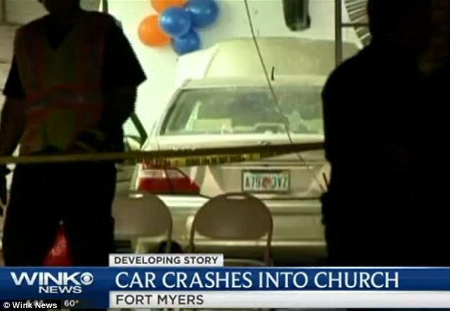 O maşină a intrat într-o biserică din statul american Florida în timpul slujbei de Paşte