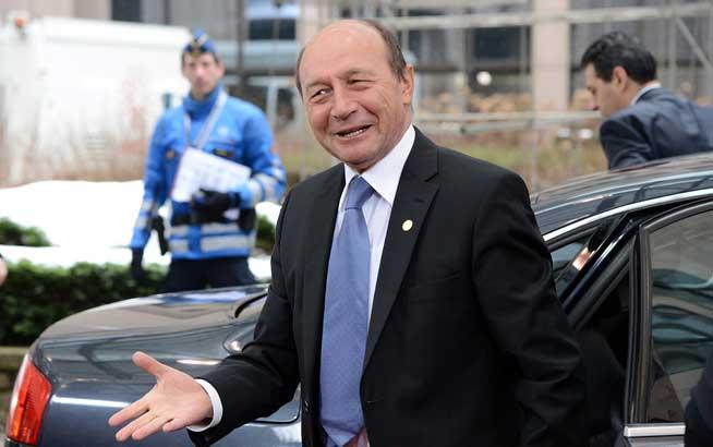 Scut sau preş pentru Băsescu? Procuroarea PICCJ Adina Petrescu a invocat imunitatea prezidenţială şi a suspendat dosarul de şantaj al lui Traian Băsescu