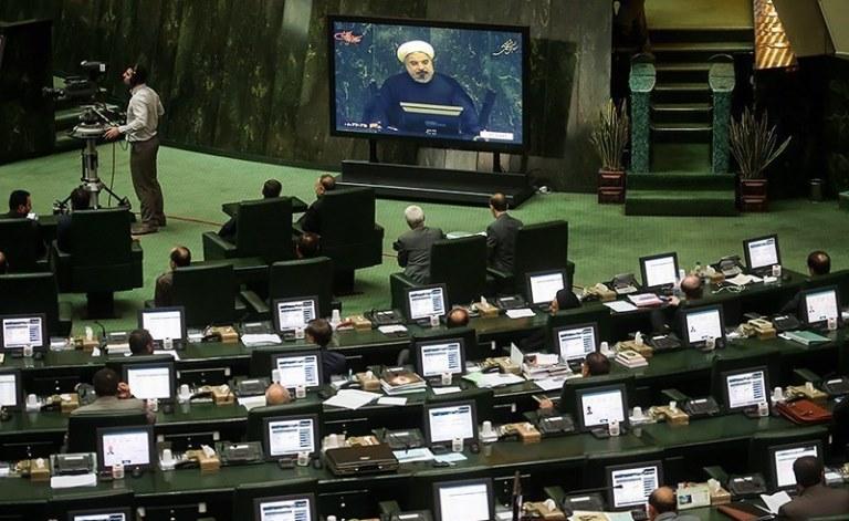 95% dintre iranieni au cerut ajutor de la stat. Guvernul de la Teheran, obligat să renunţe la marile proiecte