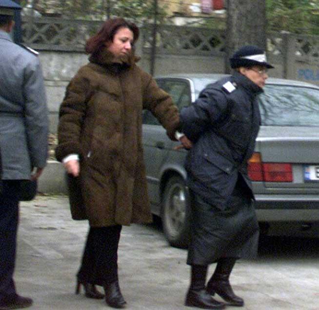 L-a ajuns mila pe Traian Băsescu. Şeful statului a graţiat-o pe avocata Mărăcine pentru că soţul o abandonase cu 6 copii 