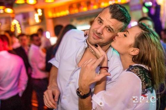 Roxana Ionescu a petrecut Paştele cu iubitul şi părinţii lui:„Nu m-am logodit, am primit un cadou superb, dar nu un inel” 