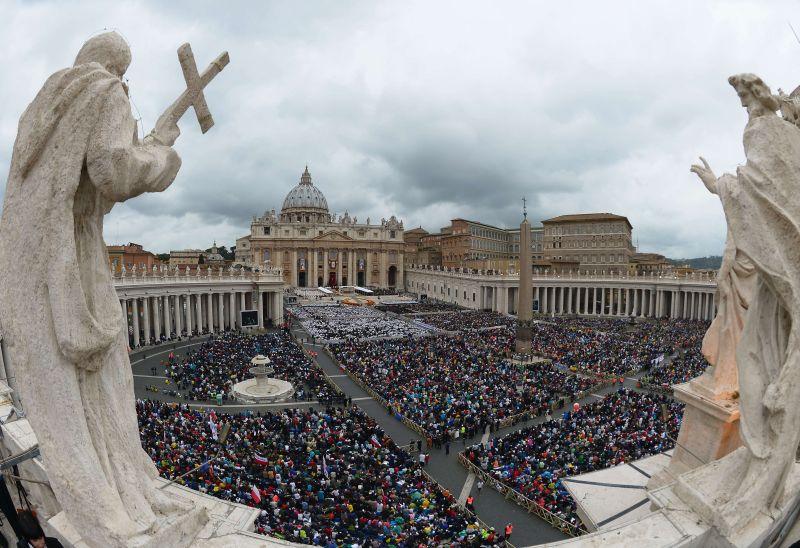 EVENIMENT ISTORIC la Vatican. Papa Francisc i-a declarat sfinţi pe Ioan al XXIII-lea şi Ioan Paul al II-lea - LIVE VIDEO