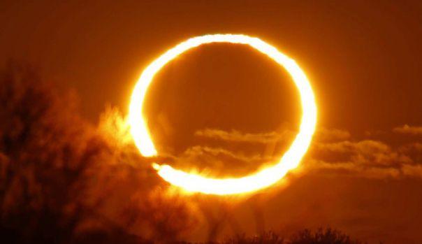 Eveniment astronomic SPACTACULOS. Mâine se va produce o ECLIPSĂ SOLARĂ inelară. Urmăreşte LIVE fenomenul (VIDEO)
