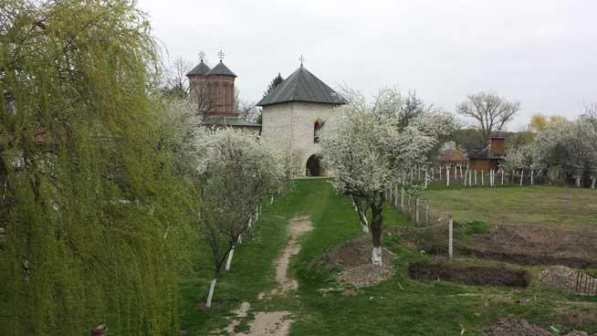  Podul de metal distruge Mănăstirea Snagov, important monument istoric şi de artă feudală din Ţara Românească 