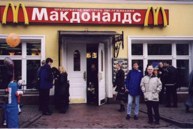 Putin o rupe cu americanii: vrea fast-food-uri &quot;made in Rusia&quot; 