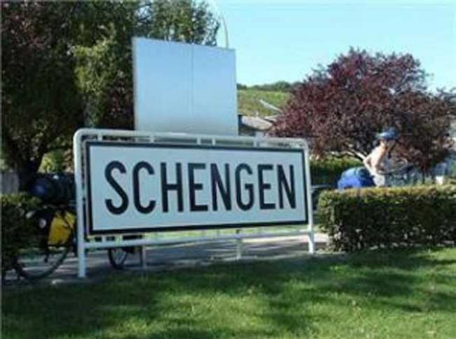 Doi candidaţi la preşedinţia Comisiei Europene ne susţin aderarea la Schengen: Schulz şi Juncker