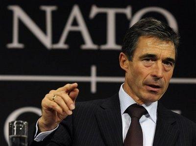 Secretarul general al NATO: Rusia ar face o greşeală istorică dacă ar continua să destabilizeze Ucraina