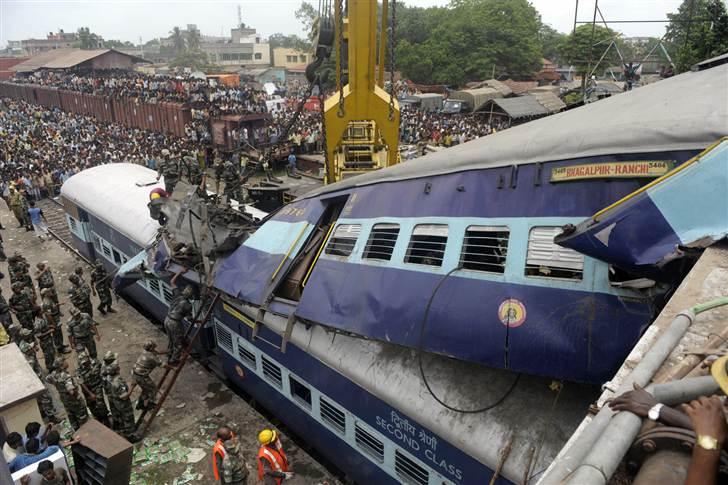 Tragedie feroviară în India: 19 oameni au murit şi 132 au fost răniţi