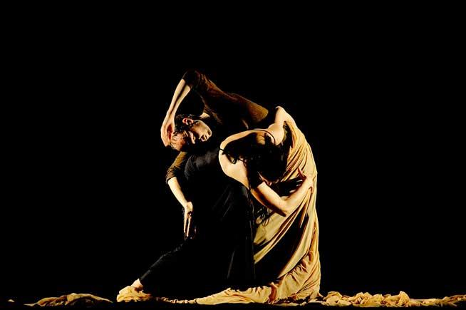 Dune – flamenco modern cu doi dansatori speciali