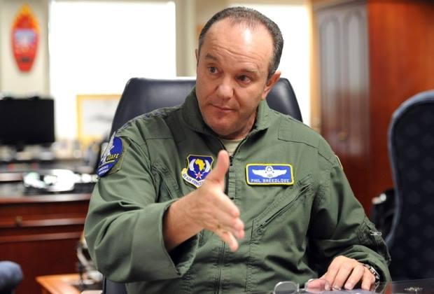 Generalul Philip Breedlove: NATO ia în considerare prezenţa militară permanentă în Europa de Est 