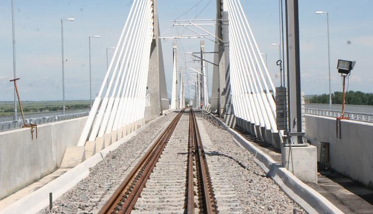 Podul Calafat-Vidin, deschis începând de mâine traficului feroviar. Primul tren de călători va circula pe ruta Craiova - Vidin