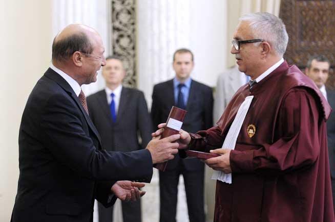 Zegrean, vătaful lui Băsescu. Preşedintele CCR îi este dator şefului statului pentru postul bănos în care l-a propulsat