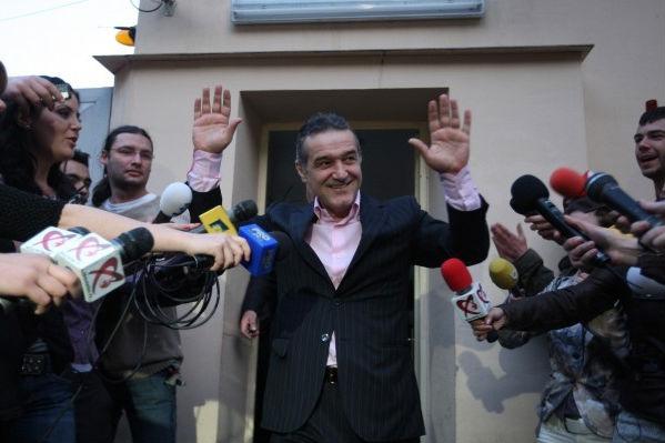 Gigi Becali a ieşit din închisoare! Va petrece 24 de ore alături de familie