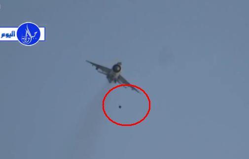 SCENĂ EPICĂ în Siria! Un MIG 21 lansează o bombă în câmp deschis. Ce urmează e INCREDIBIL! (VIDEO)
