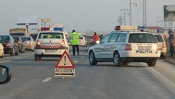 Accident GRAV în Olt: Un şofer de TIR a murit, după ce semiremorca unui autocar s-a desprins şi a lovit frontal autocamionul