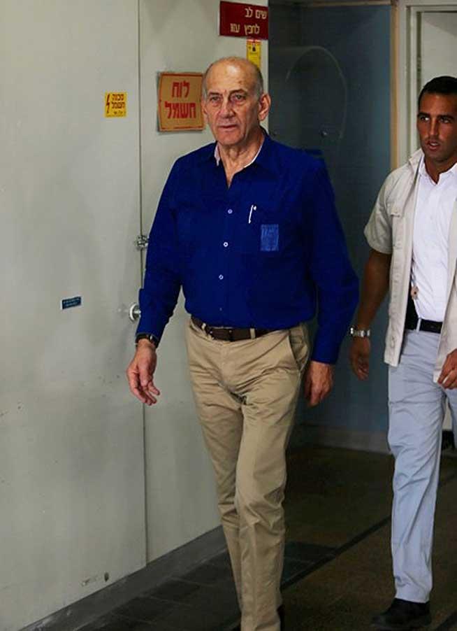 Fostul premier israelian Ehud Olmert, condamnat la şase ani de #nchisoare pentru corupţie