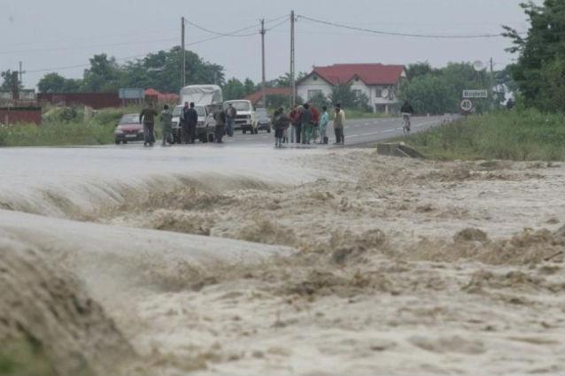 Hidrologii au emis COD PORTOCALIU de inundaţii pentru râurile din patru judeţe din sud-vest