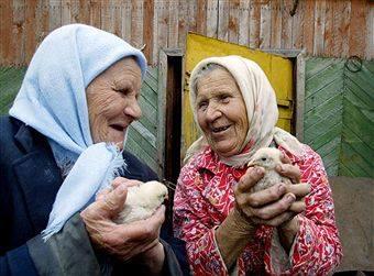Fotografia care a făcut înconjurul planetei: Bunicile din „Tancograd” (Rusia) luptă pentru pace!