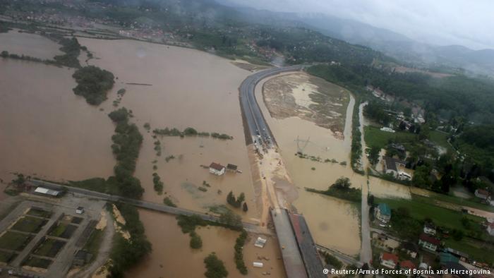 Cel puțin 40 de morți în inundațiile din Bosnia și Serbia. Novak Djokovici face apel la comunitatea internațională