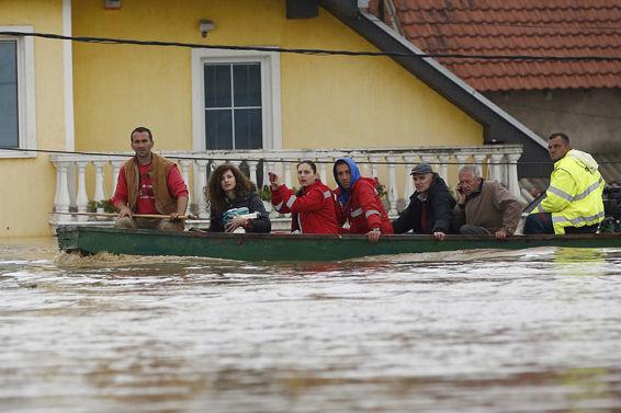 Cel puţiin 30 de morţi în urma celor mai grave inundaţii din ultimii 120 de ani din Serbia şi Bosnia