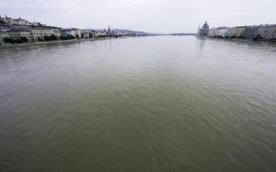 Viitură pe Dunăre. Digurile de pe sectorul Gruia-Giurgiu au intrat în a doua fază de apărare, cote de inundaţii depăşite la şapte staţii