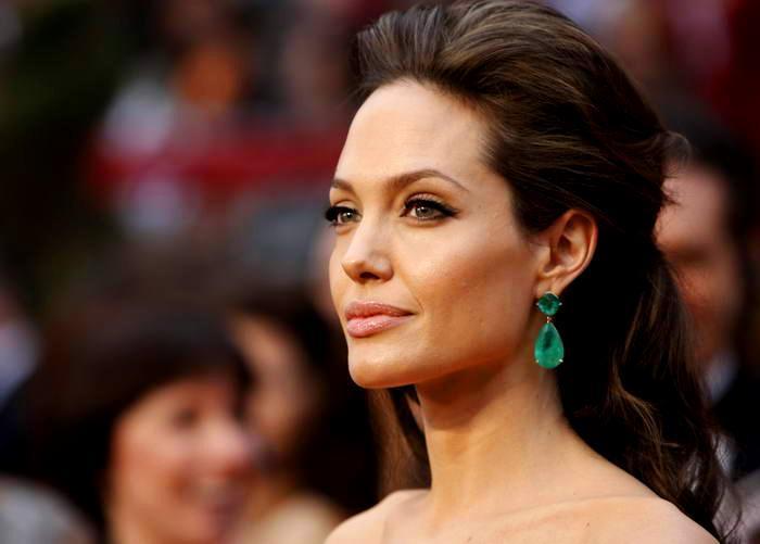 Angelina Jolie ar putea începe o carieră în politică