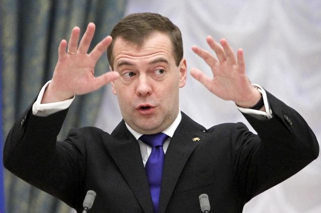 Kievul, înfuriat: Premierul rus Dmitri Medvedev aterizează în Crimeea exact în ziua alegerilor din Ucraina