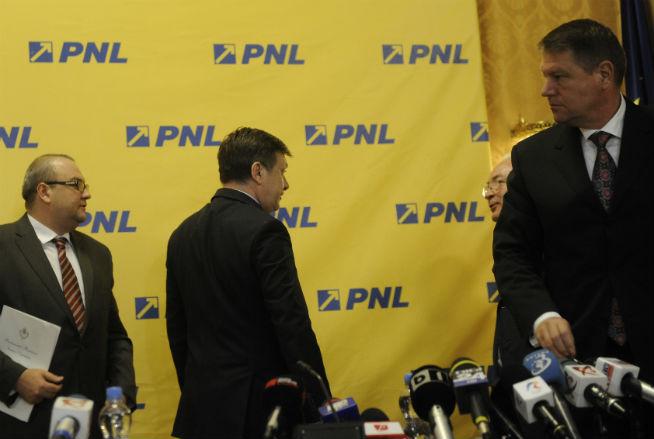 Crin Antonescu a demisionat de la şefia PNL. Conducerea partidului a decis şi parteneriatul cu Traian Băsescu