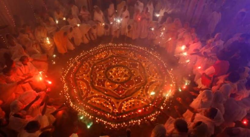 CAZ INCREDIBIL! O instanţă din India va decide dacă un guru hindus este mort sau doar meditează (VIDEO)