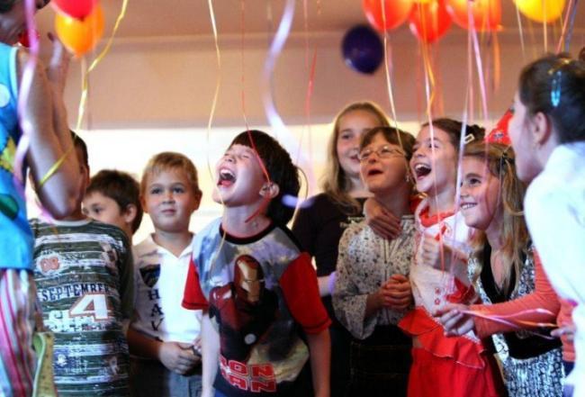 Cei mici sunt aşteptaţi la &quot;Carnavalul copiilor&quot;. Evenimentul este organizat la Palatul Brâncovenesc, între 30 mai şi 1 iunie