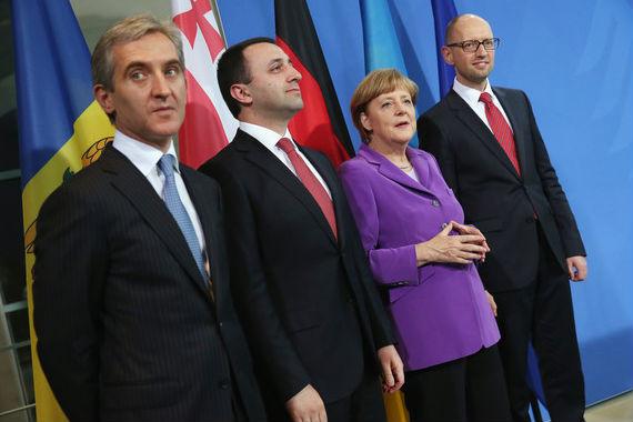 Merkel promite sprijinul Germaniei pentru integrarea europeană a Moldovei