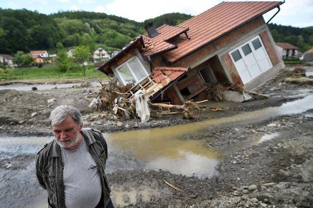 Pagubele provocate de inundaţii în Bosnia şi Serbia, evaluate la peste trei miliarde de euro