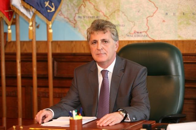 Ministrul Apărării: Înzestrarea forţelor armate, cu ajutorul industriei de apărare româneşti